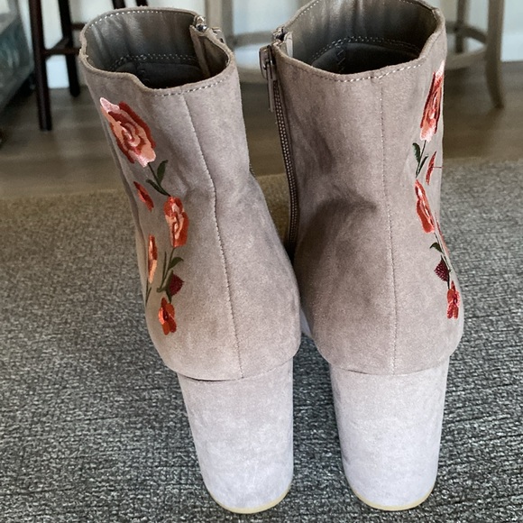 Report Macy’s Suede Embroidered Bootie FP Zara H&M Nine West 10 NWOT - Picture 10 of 14